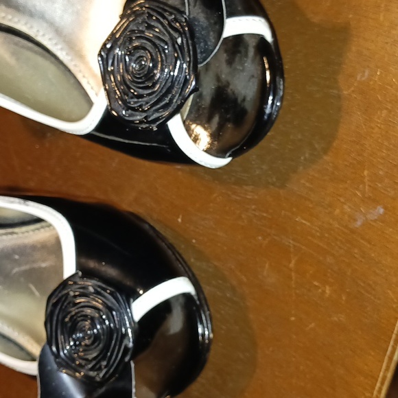 Impressive Black and White Open Toe Slingbacks Heels by Anne Klein  Size 10M - Picture 4 of 11